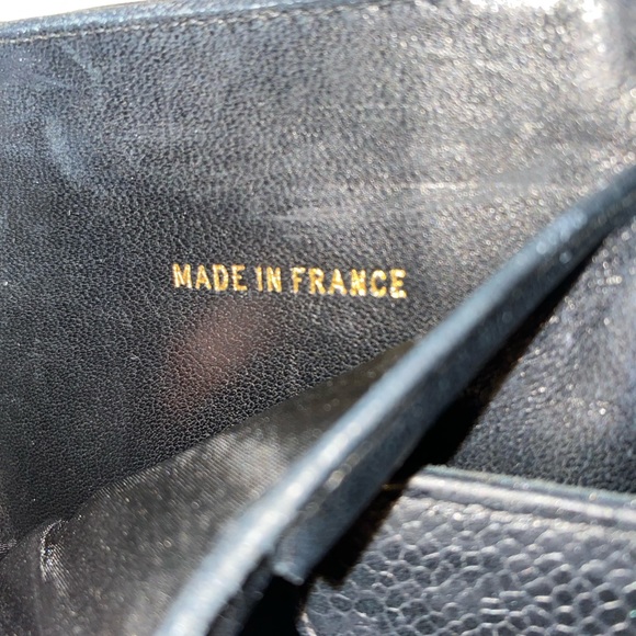 Authentic vintage Chanel compact caviar bifold wallet - Picture 12 of 14